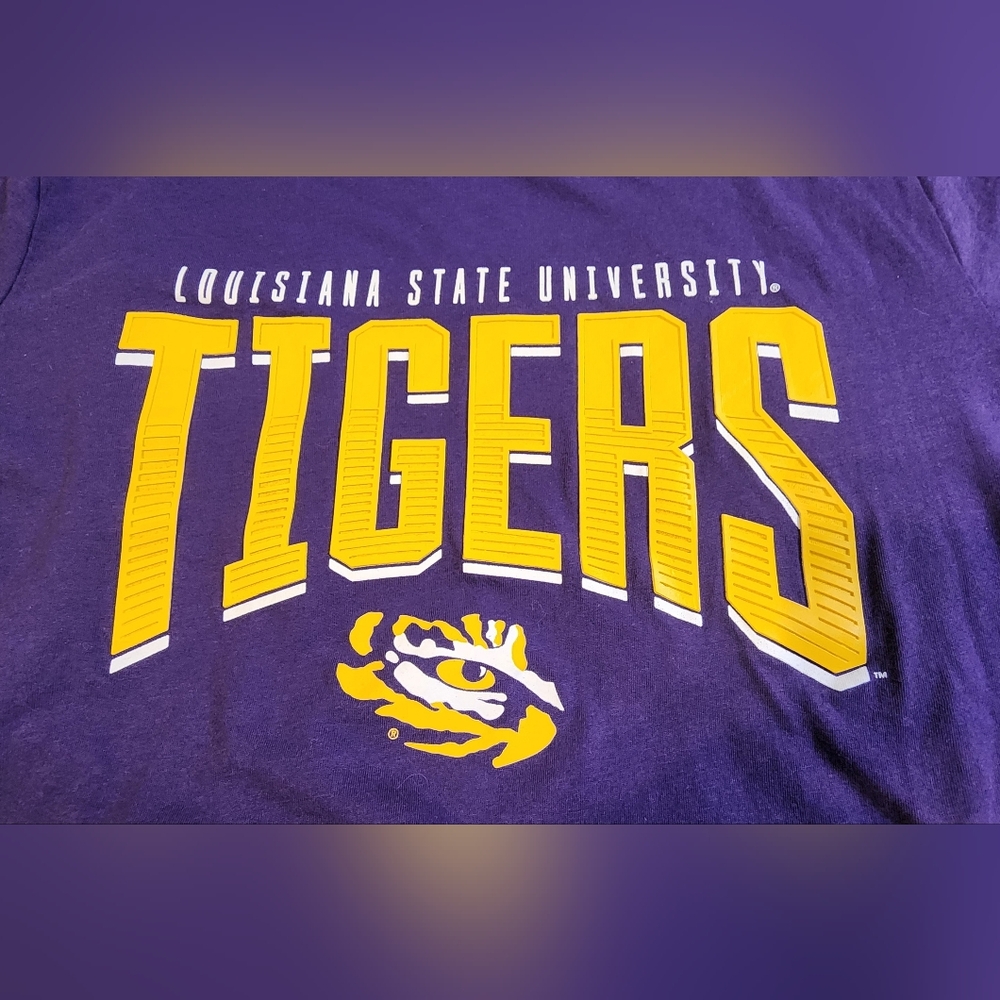 Champion‎ LSU Tigers Purple T-Shirt, EUC, Size Medium